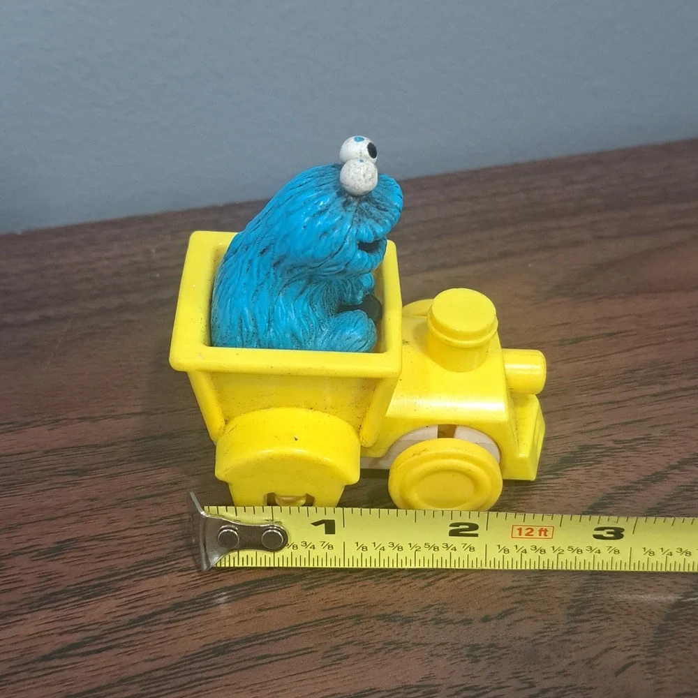 VTG Illco Sesame Street Cookie Monster Yellow Train Engine Toy Jim Henson‎ Retro